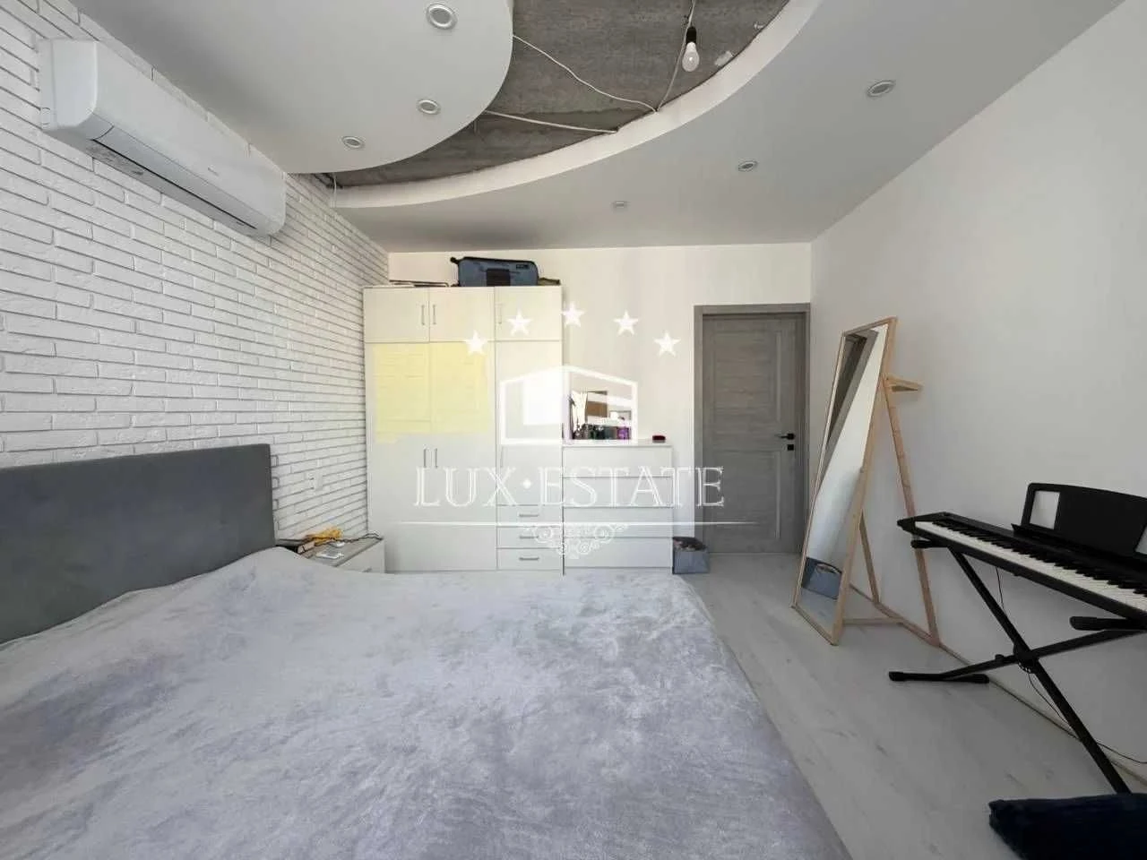 For sale 3-room super apartment in the center, Molochnaya, Gagarina, Stre