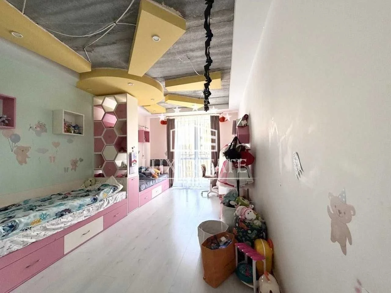 For sale 3-room super apartment in the center, Molochnaya, Gagarina, Stre