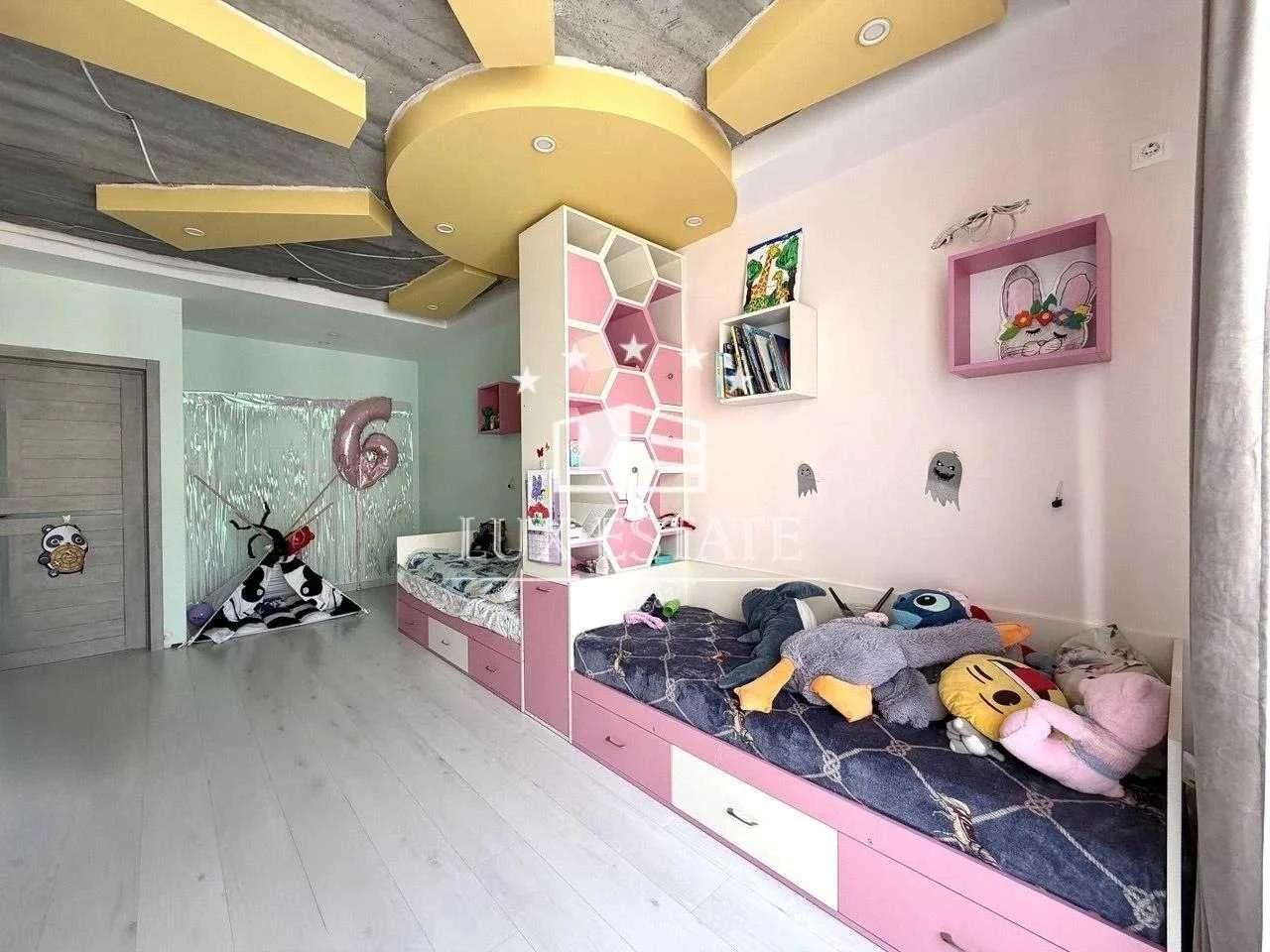 For sale 3-room super apartment in the center, Molochnaya, Gagarina, Stre