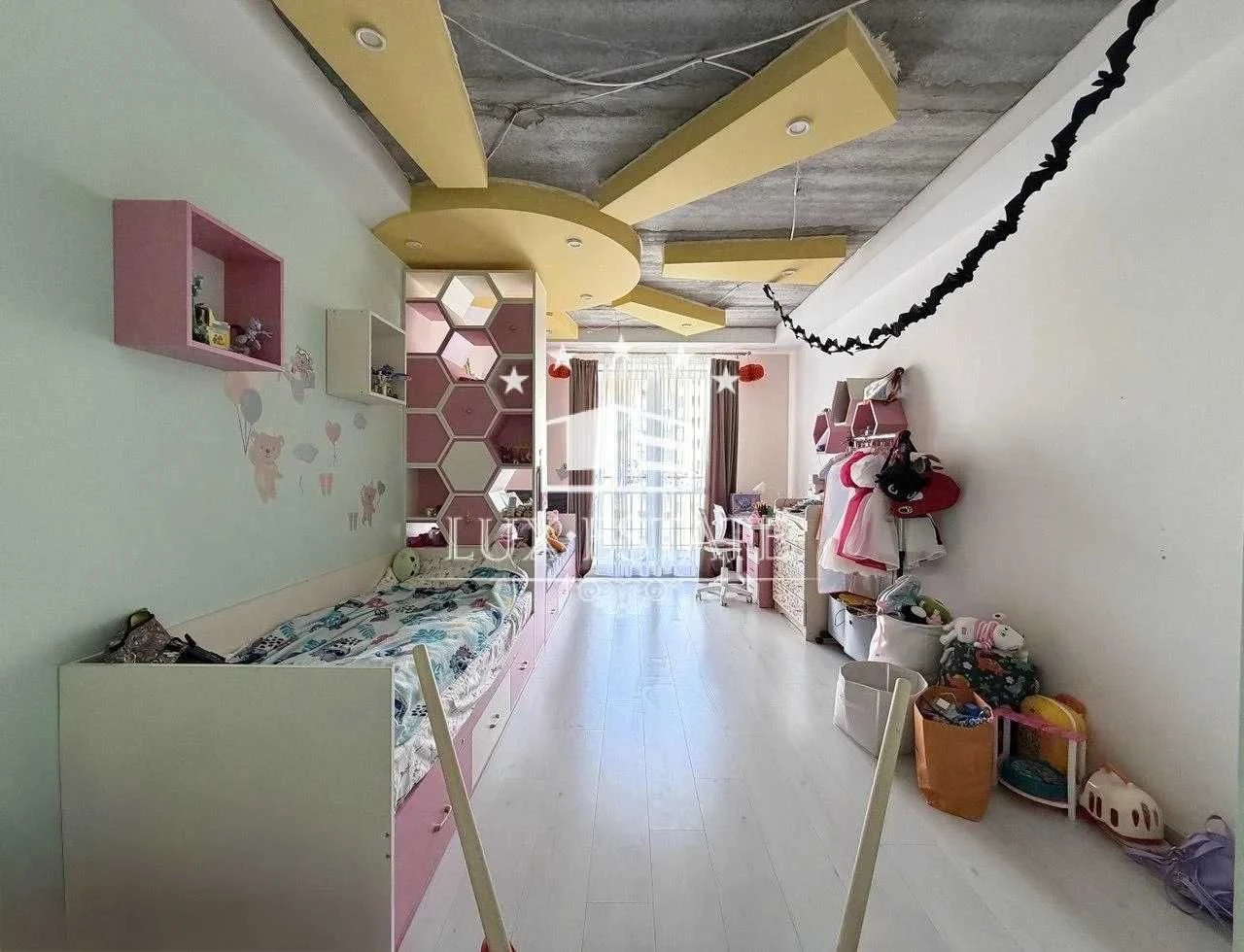 For sale 3-room super apartment in the center, Molochnaya, Gagarina, Stre