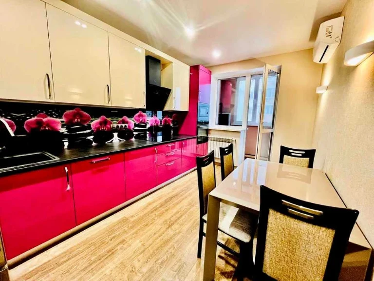 Apartment. Kharkiv, Myroslava Mysly St. (Tsilinogradska)