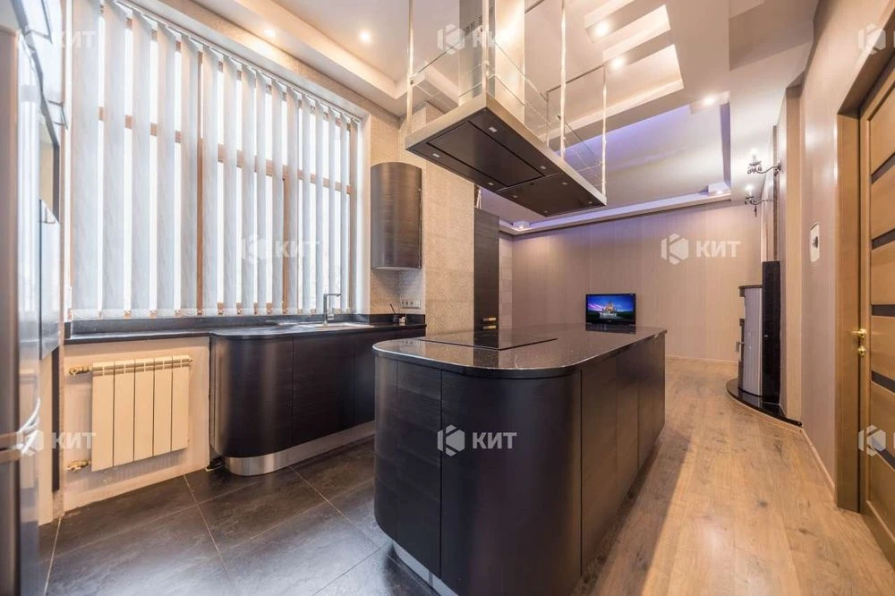 3 rooms, 106 sq. m., Center (24 Yaroslava Mudrogo St., Pushkinskaya metro station)