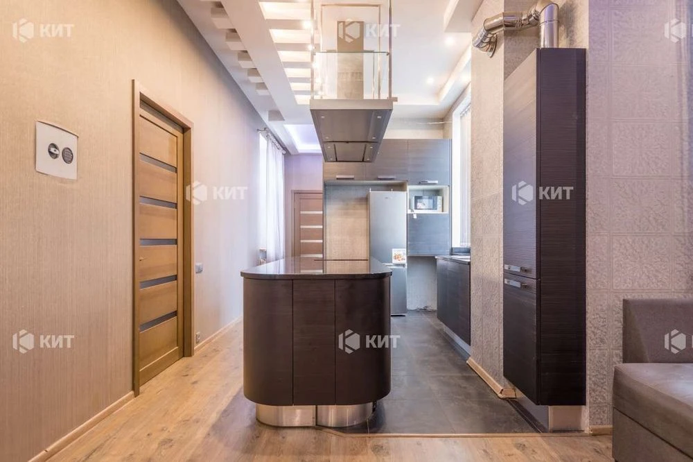 3 rooms, 106 sq. m., Center (24 Yaroslava Mudrogo St., Pushkinskaya metro station)