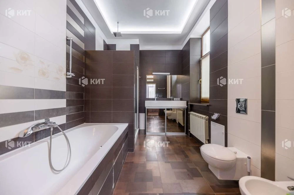 3 rooms, 106 sq. m., Center (24 Yaroslava Mudrogo St., Pushkinskaya metro station)