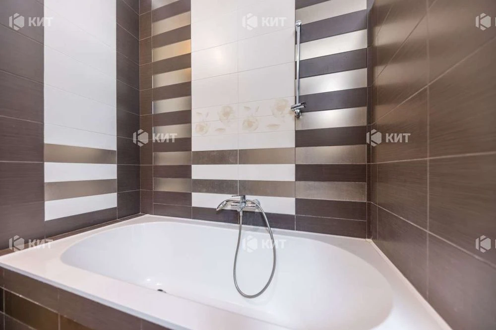 3 rooms, 106 sq. m., Center (24 Yaroslava Mudrogo St., Pushkinskaya metro station)