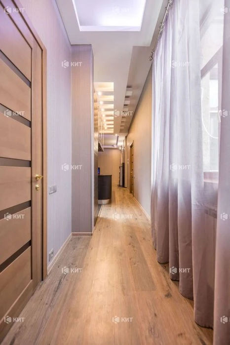 3 rooms, 106 sq. m., Center (24 Yaroslava Mudrogo St., Pushkinskaya metro station)