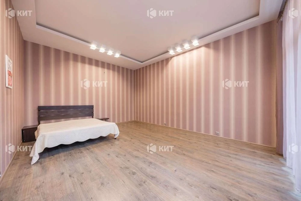 3 rooms, 106 sq. m., Center (24 Yaroslava Mudrogo St., Pushkinskaya metro station)