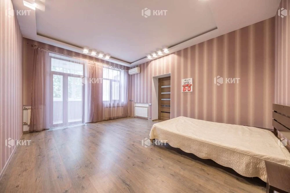 3 rooms, 106 sq. m., Center (24 Yaroslava Mudrogo St., Pushkinskaya metro station)