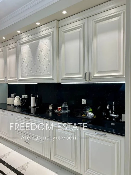 $300,000 Premium apartment in the White Elephant residential complex / Three bedrooms/