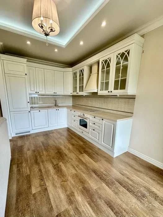 URGENT SALE! Selling a 2-room apartment of 80m2 in the Oleksiyivsky residential complex