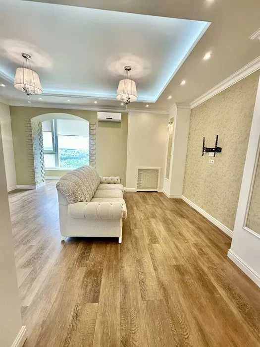 URGENT SALE! Selling a 2-room apartment of 80m2 in the Oleksiyivsky residential complex