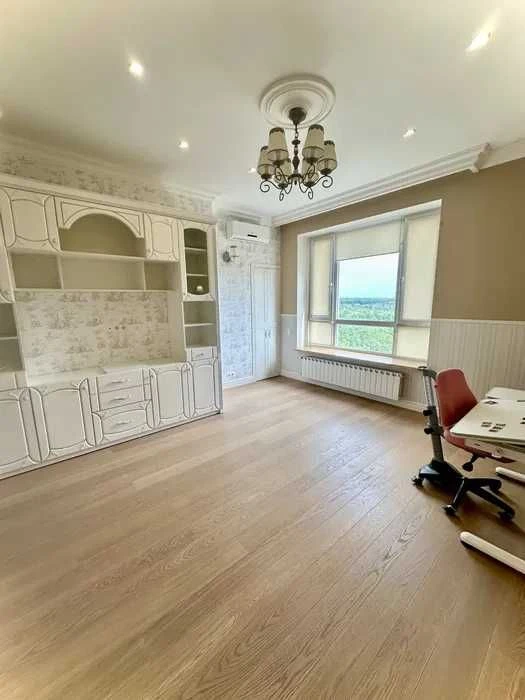 URGENT SALE! Selling a 2-room apartment of 80m2 in the Oleksiyivsky residential complex