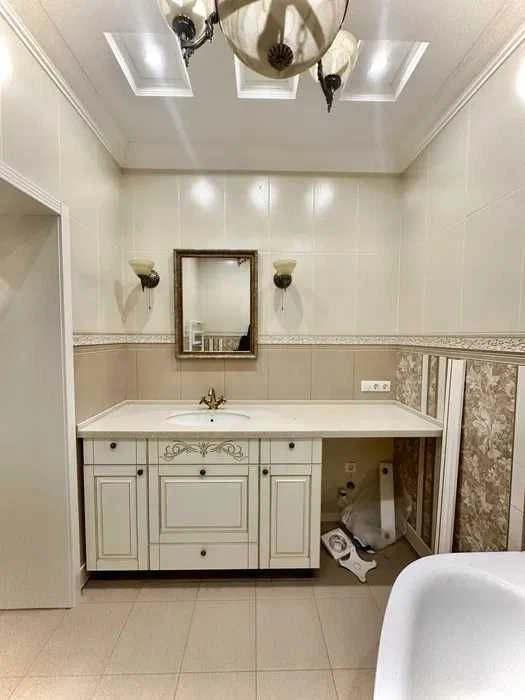 URGENT SALE! Selling a 2-room apartment of 80m2 in the Oleksiyivsky residential complex
