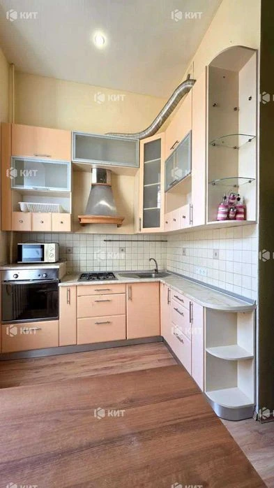 2 rooms, 70 sq. m., Center (Constitution Square metro station, Sumskaya St. 68) 132
