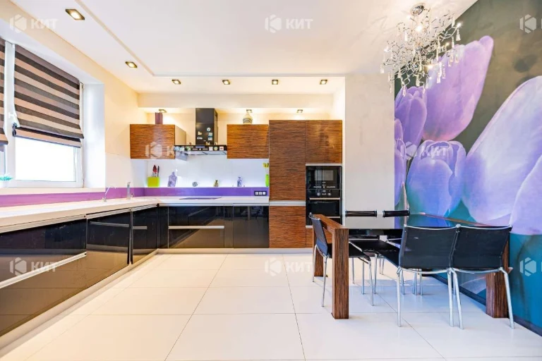 3 rooms, 135 m2 Center (Naukova metro station, Kultury st., residential complex "Avantage") 1320