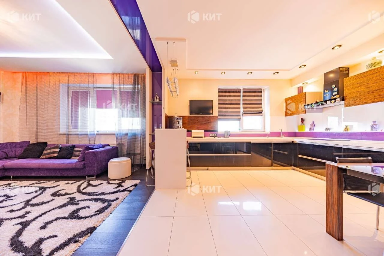 3 rooms, 135 m2 Center (Naukova metro station, Kultury st., residential complex "Avantage") 1320