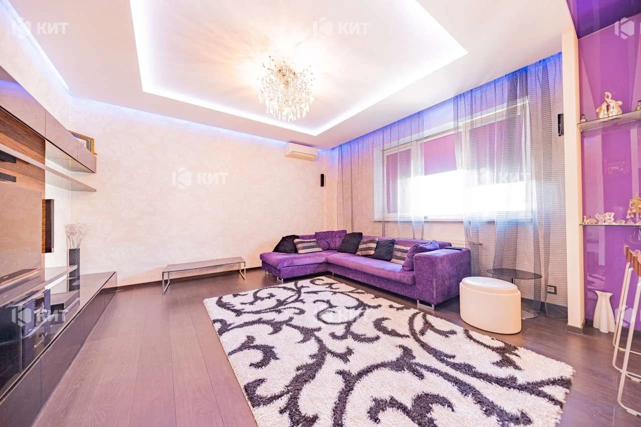 3 rooms, 135 m2 Center (Naukova metro station, Kultury st., residential complex "Avantage") 1320