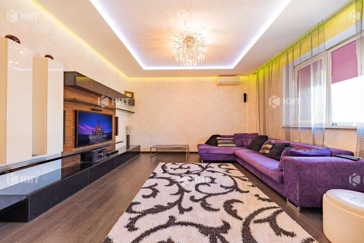 3 rooms, 135 m2 Center (Naukova metro station, Kultury st., residential complex "Avantage") 1320