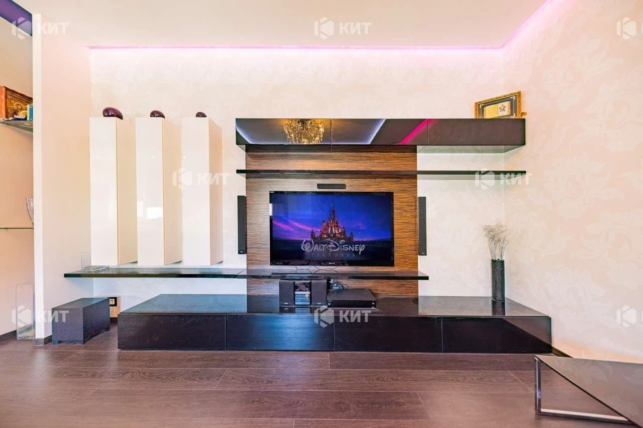 3 rooms, 135 m2 Center (Naukova metro station, Kultury st., residential complex "Avantage") 1320