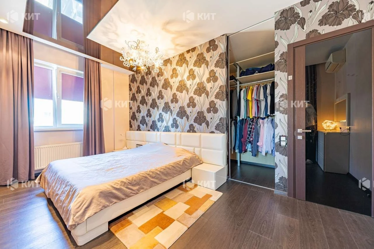 3 rooms, 135 m2 Center (Naukova metro station, Kultury st., residential complex "Avantage") 1320
