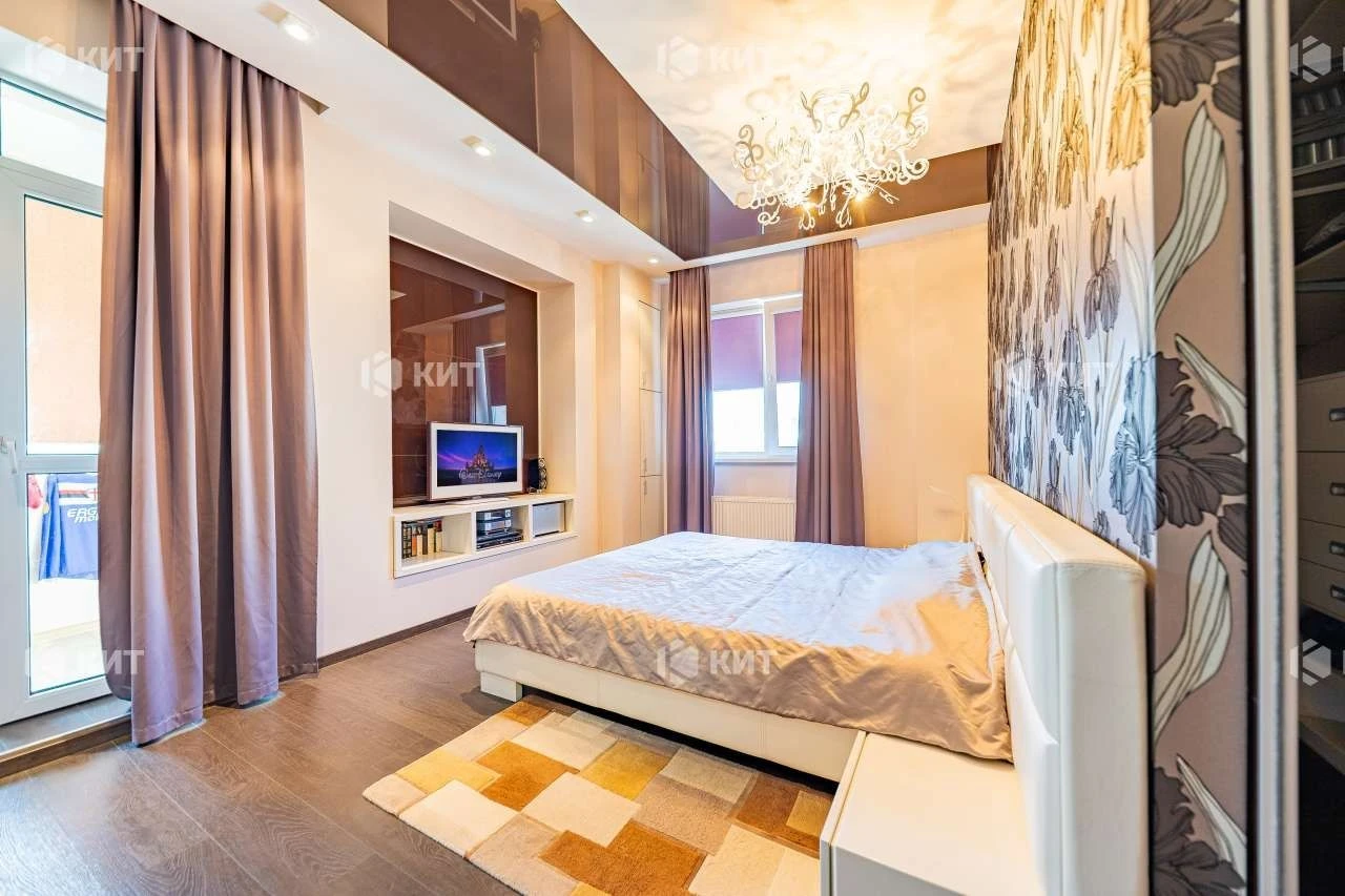 3 rooms, 135 m2 Center (Naukova metro station, Kultury st., residential complex "Avantage") 1320