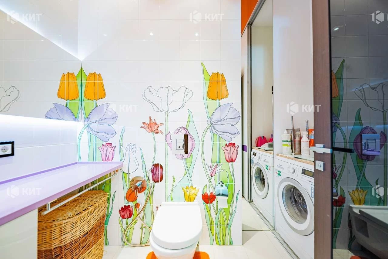 3 rooms, 135 m2 Center (Naukova metro station, Kultury st., residential complex "Avantage") 1320