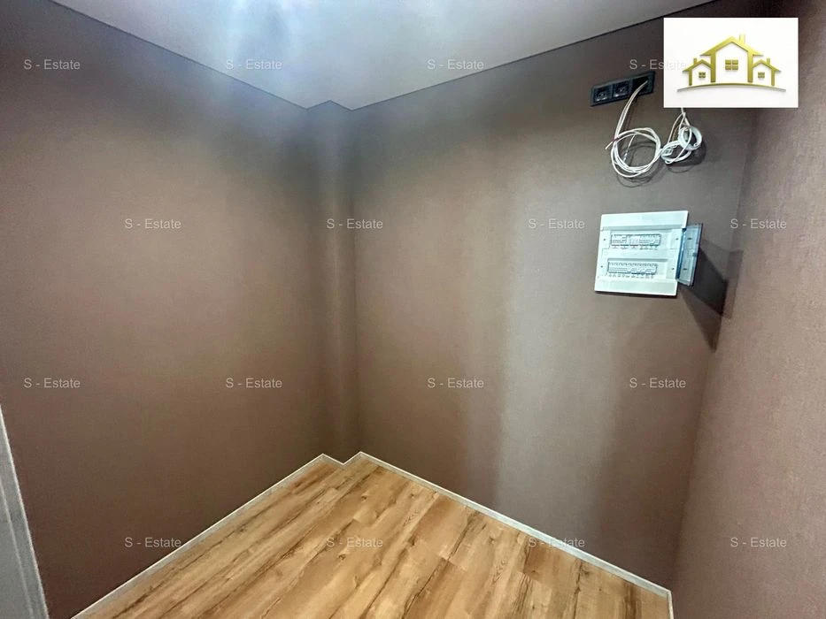 Продам 1к квпртиру ЖК Сказка есть видео 3 этаж,