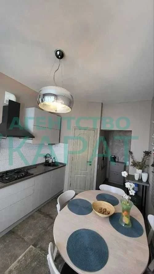 Two-room apartment for sale, near Malysheva Plant metro station, major renovations