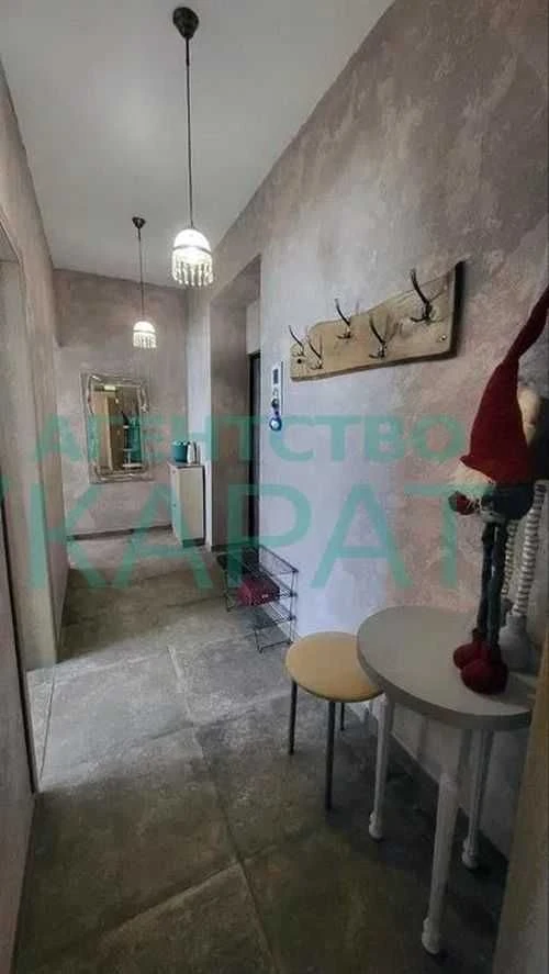 Two-room apartment for sale, near Malysheva Plant metro station, major renovations