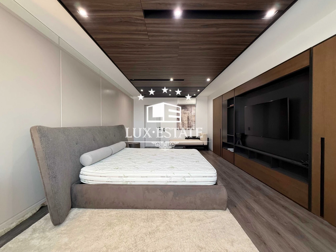 Sale of a designer, view-worthy 4-room apartment in the Rod residential complex