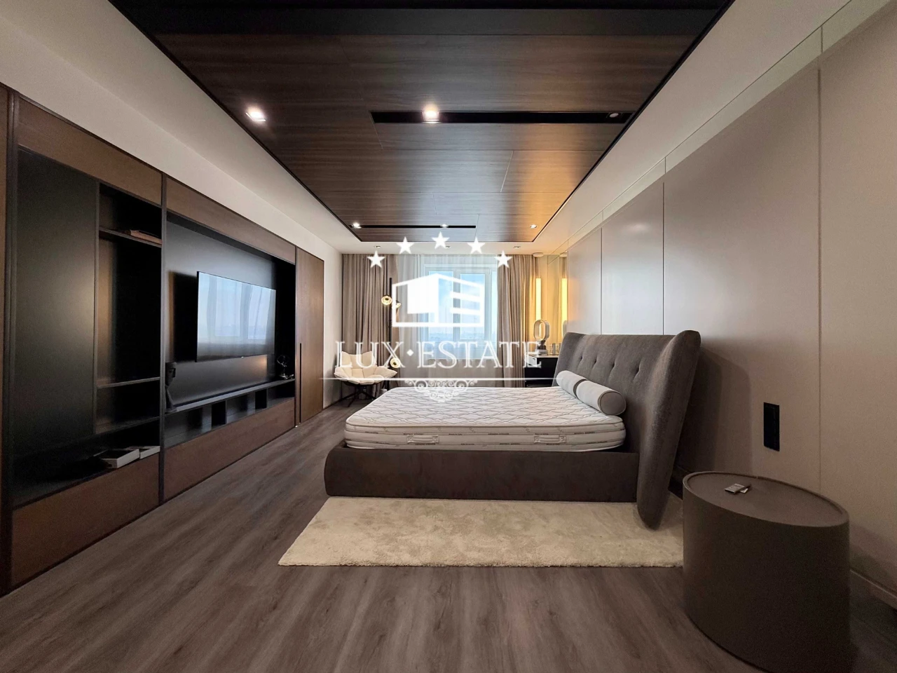 Sale of a designer, view-worthy 4-room apartment in the Rod residential complex