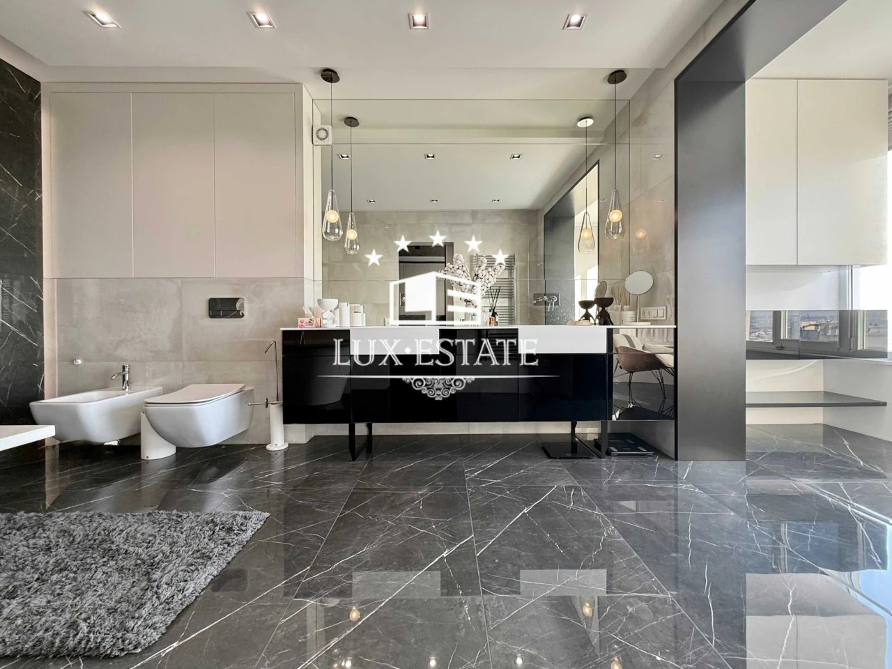 Sale of a designer, view-worthy 4-room apartment in the Rod residential complex