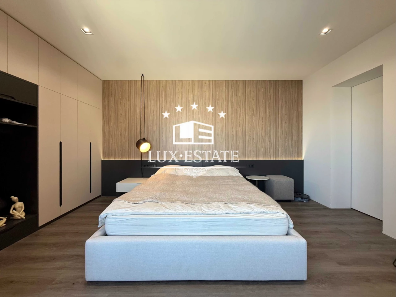 Sale of a designer, view-worthy 4-room apartment in the Rod residential complex
