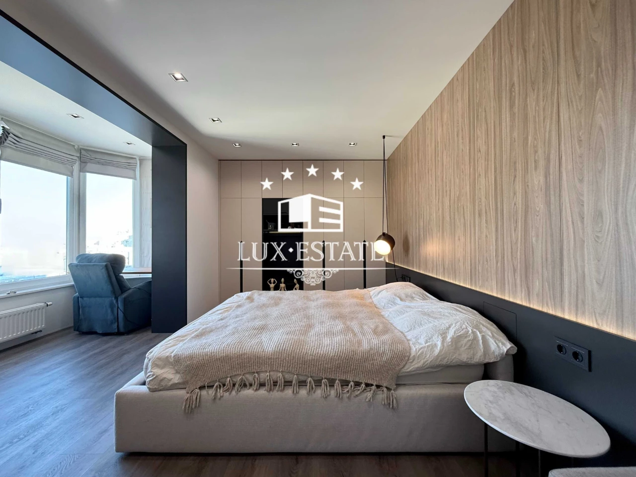 Sale of a designer, view-worthy 4-room apartment in the Rod residential complex
