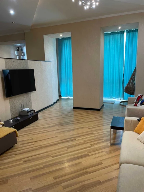 2 rooms, 65 sq m, metro station Naukova, major renovation (404947)
