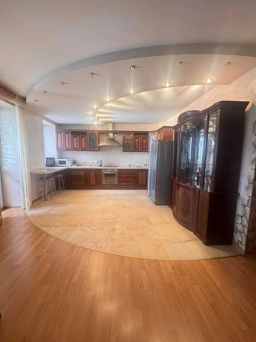 Продам Классную 3х ком Квартира Героев харькова 127 м2 Серти