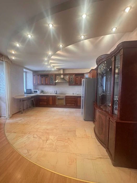 Продам Классную 3х ком Квартира Героев харькова 127 м2 Серти