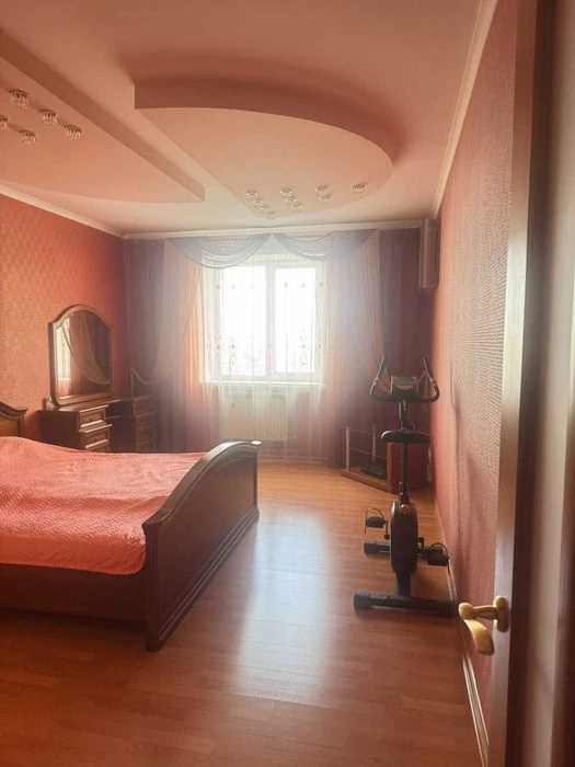 Продам Классную 3х ком Квартира Героев харькова 127 м2 Серти