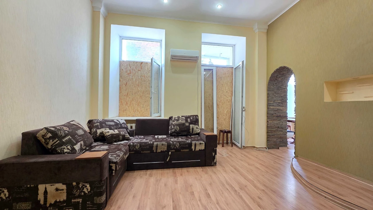 DC S4 For sale 2-room apartment CENTER SUMSKAYA metro station Univer
