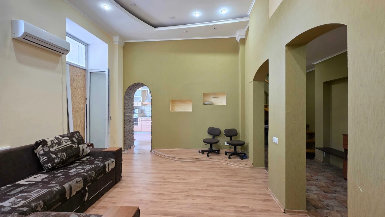 DC S4 For sale 2-room apartment CENTER SUMSKAYA metro station Univer