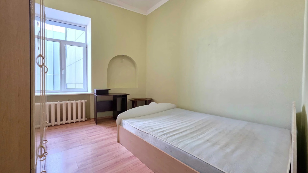 DC S4 For sale 2-room apartment CENTER SUMSKAYA metro station Univer