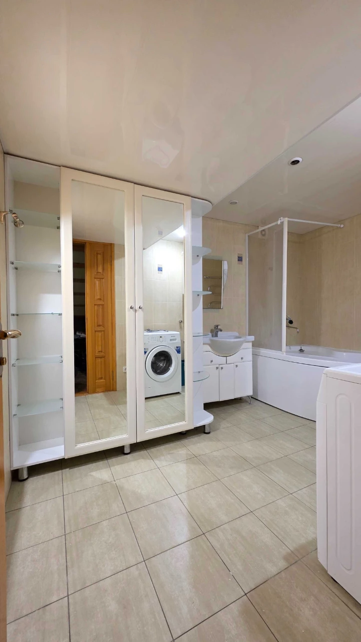 DC S4 For sale 2-room apartment CENTER SUMSKAYA metro station Univer