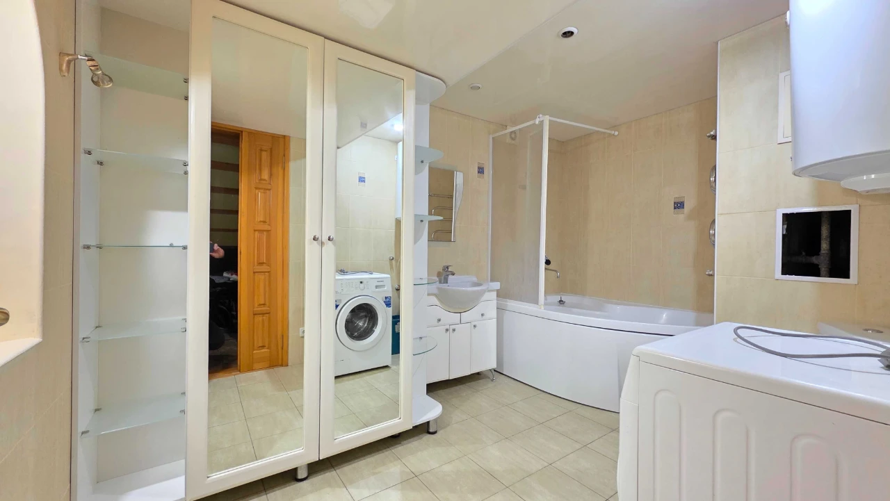 DC S4 For sale 2-room apartment CENTER SUMSKAYA metro station Univer