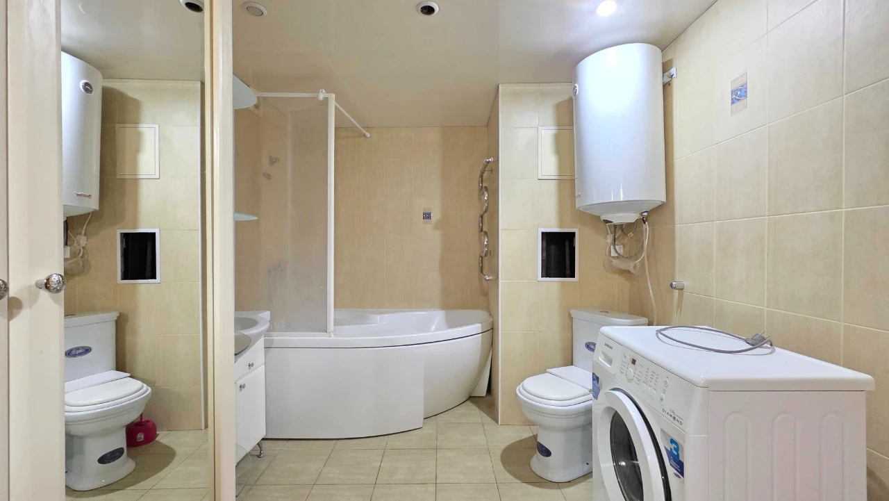 DC S4 For sale 2-room apartment CENTER SUMSKAYA metro station Univer