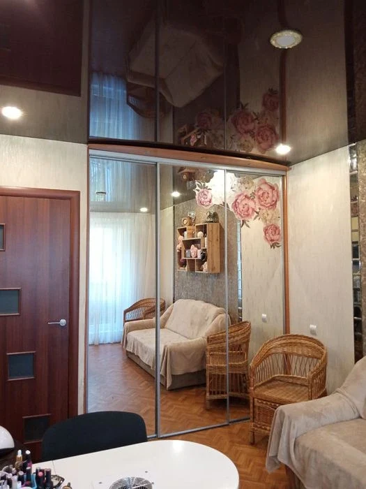 I will sell a 3-room apartment in TRK Ukraine