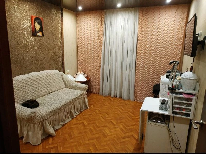 I will sell a 3-room apartment in TRK Ukraine