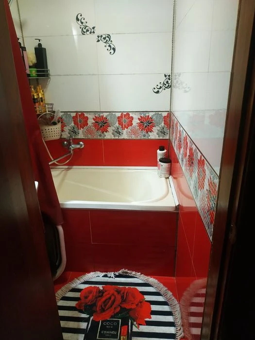 I will sell a 3-room apartment in TRK Ukraine