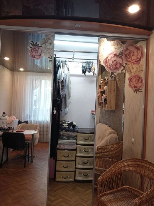 I will sell a 3-room apartment in TRK Ukraine