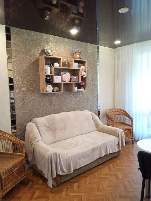 I will sell a 3-room apartment in TRK Ukraine