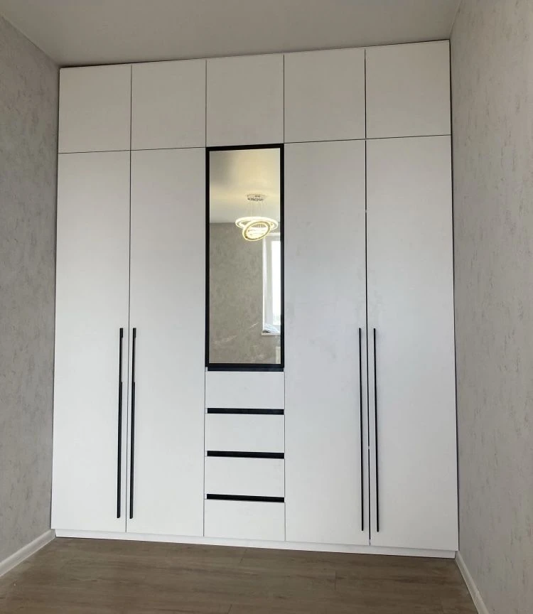 I am selling a one-room apartment of 40.5 sq m, 5/16 p., in the Hydro residential complex.